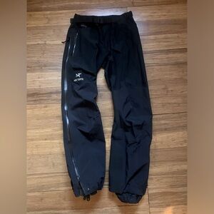 Arc’teryx Ski/snowboard shell pants (women’s SMALL) full length zip